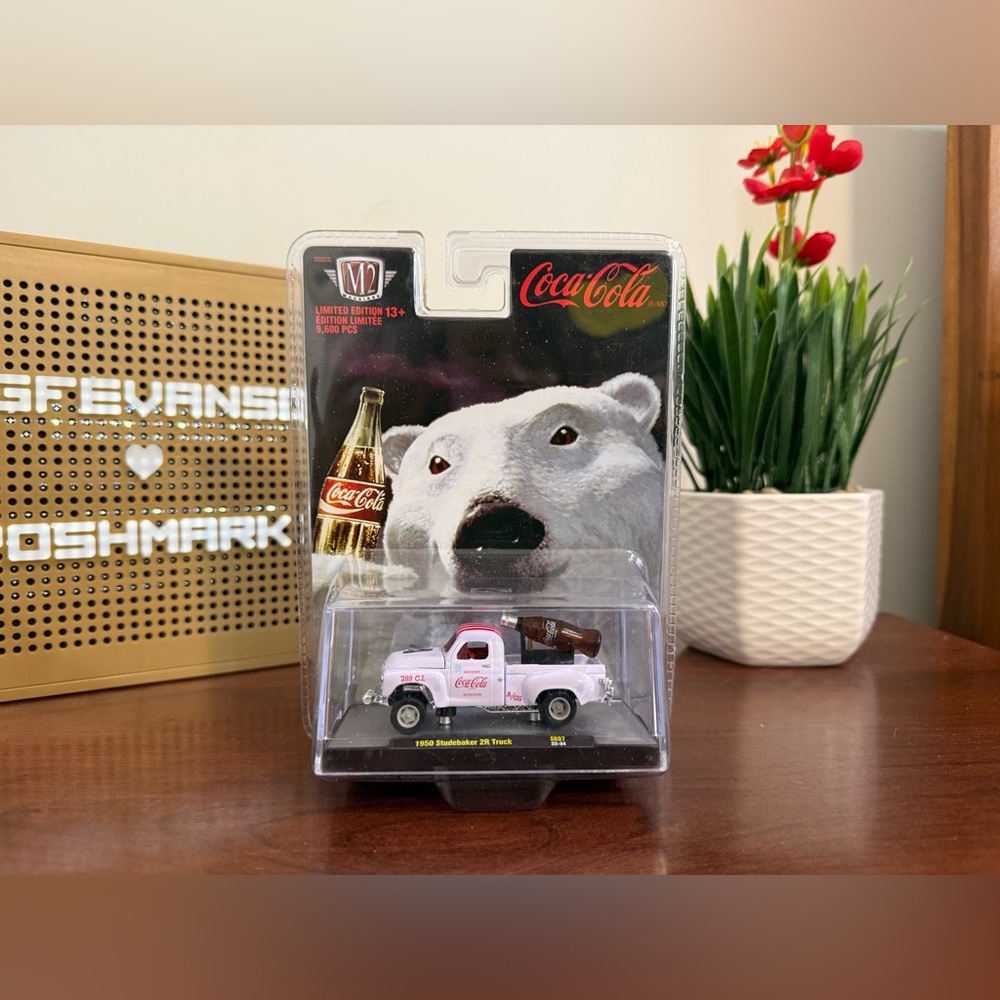 New M2 Machines Coco cola Polar Bear 1950 Studebaker 2R truck